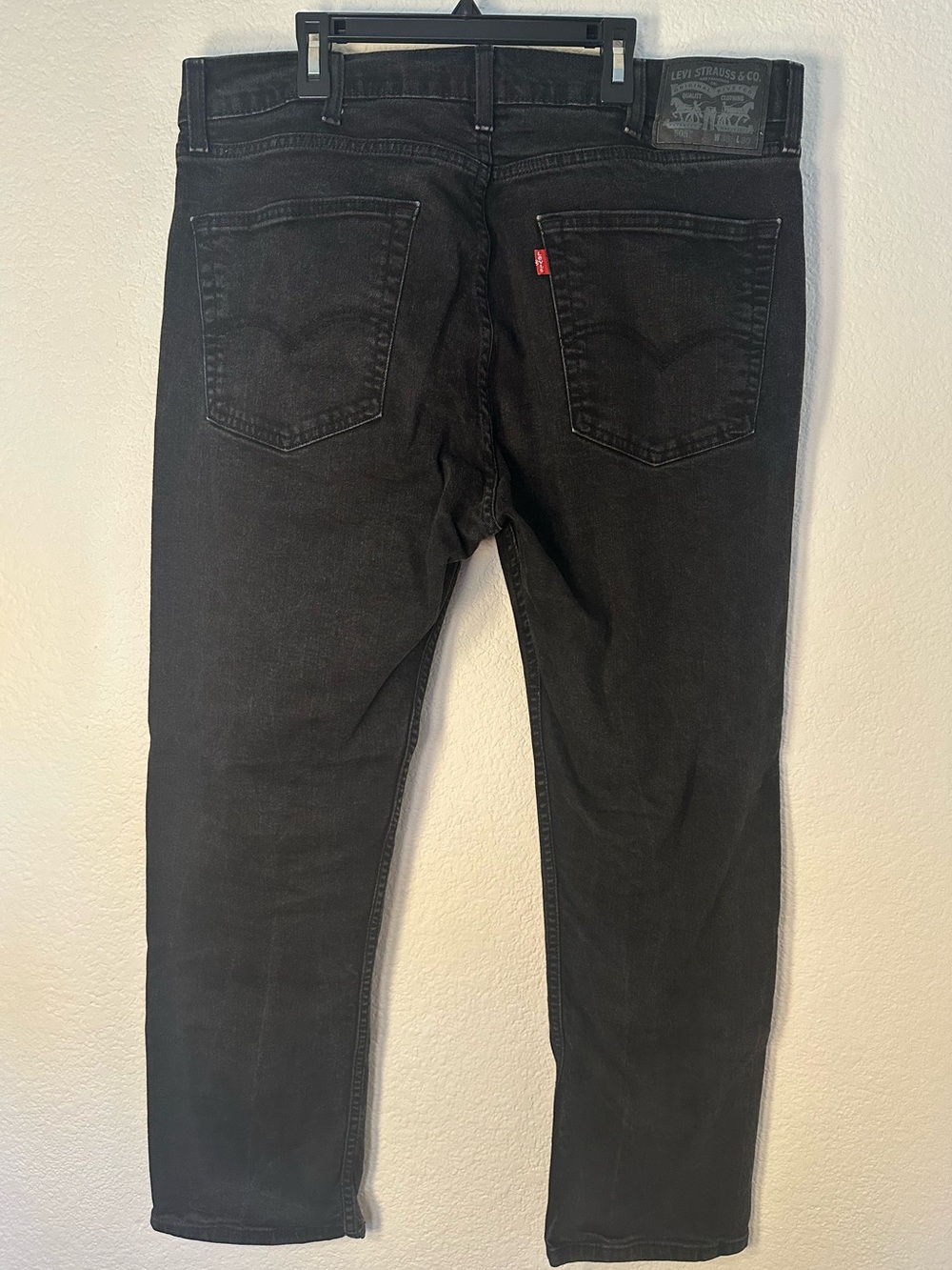 Levi’s Men’s Black Jeans Size 38x30 Straight Leg Denim - Picture 2 of 7